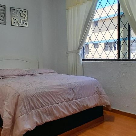 Hostal Brilliant Quito Esterno foto