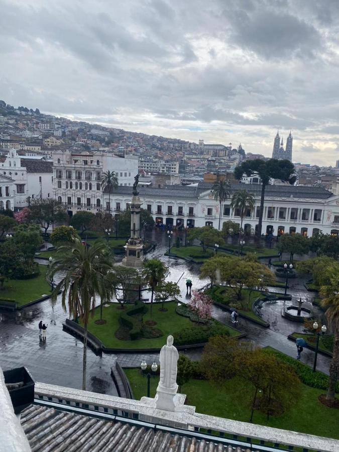 Hostal Brilliant Quito Esterno foto