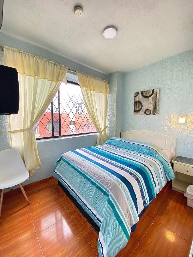 Hostal Brilliant Quito Esterno foto