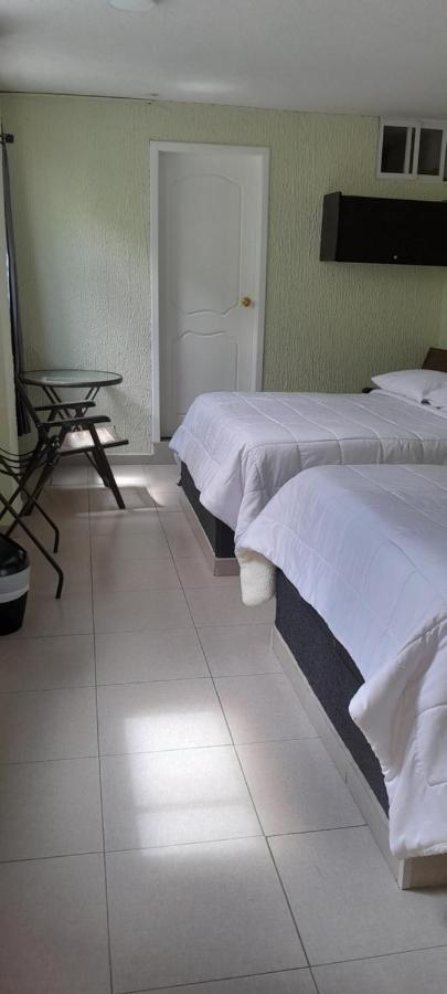Hostal Brilliant Quito Esterno foto