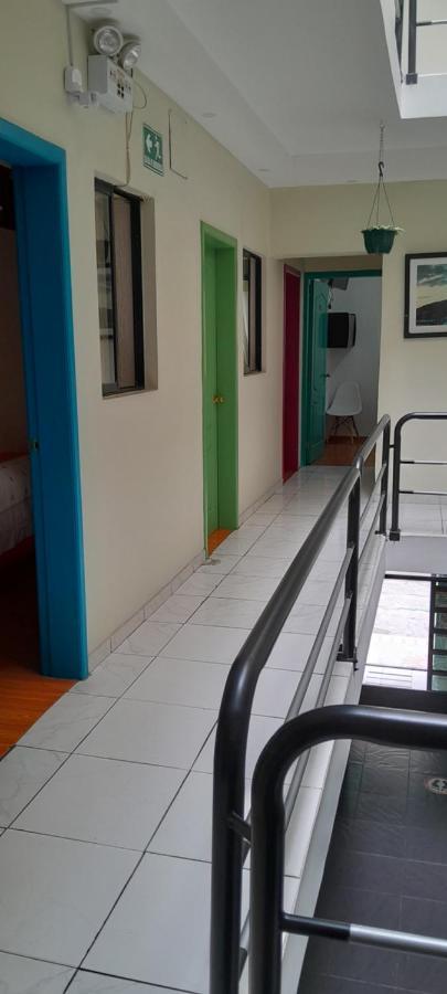 Hostal Brilliant Quito Esterno foto