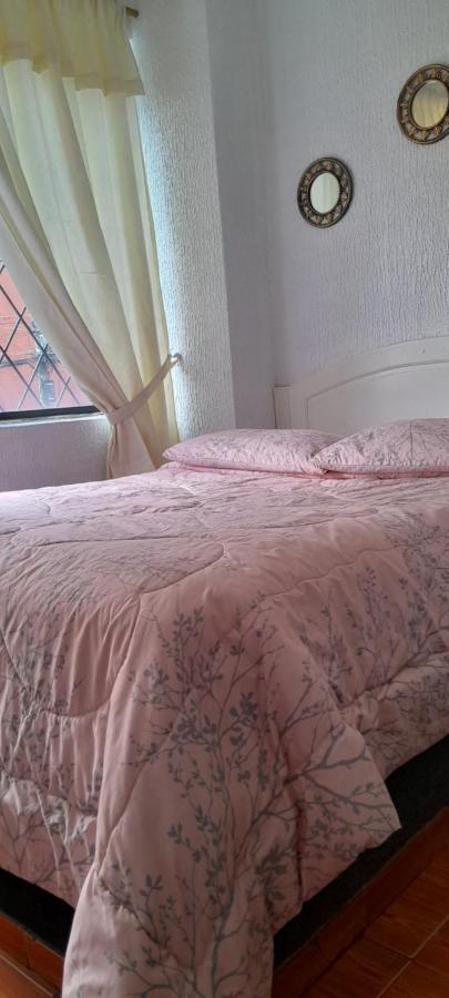 Hostal Brilliant Quito Esterno foto