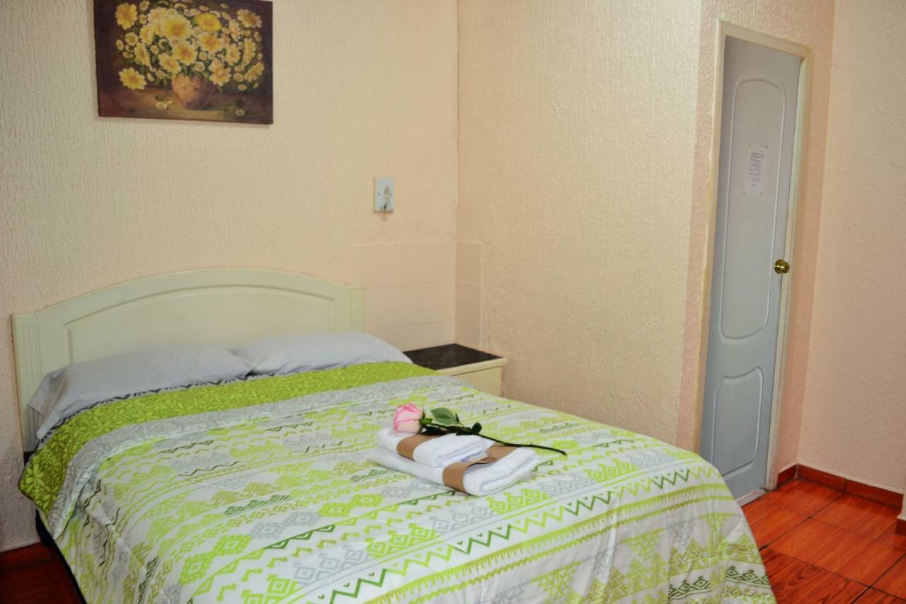 Hostal Brilliant Quito Esterno foto