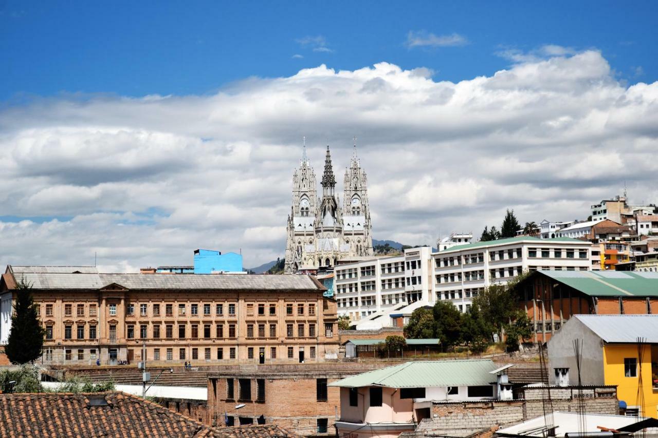 Hostal Brilliant Quito Esterno foto