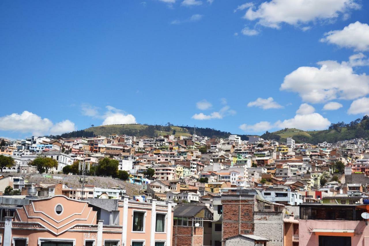 Hostal Brilliant Quito Esterno foto